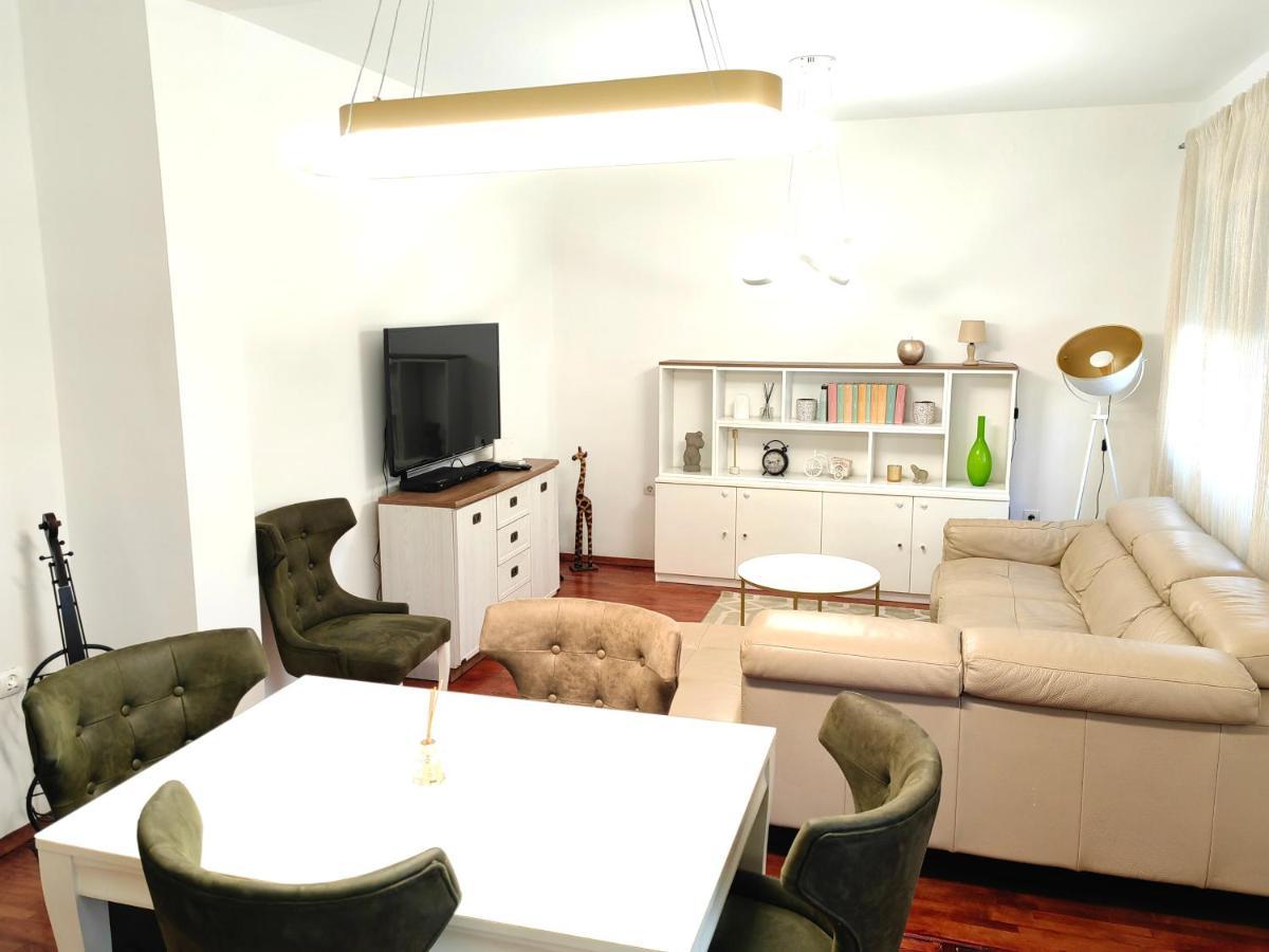 Luxury Apartment พอดโกริกา ภายนอก รูปภาพ